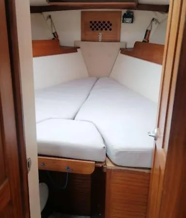 Cozy Sailboat Experience *